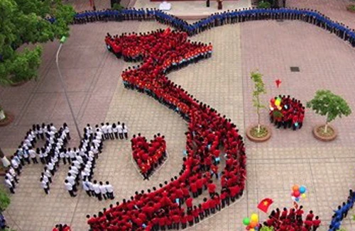 1.200 học sinh và giáo viên xếp hình bản đồ Tổ quốc