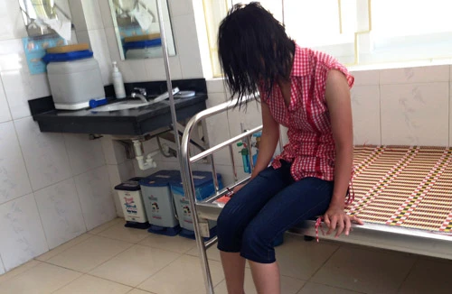 Kịp thời cứu cô gái trẻ nhảy hồ tự tử