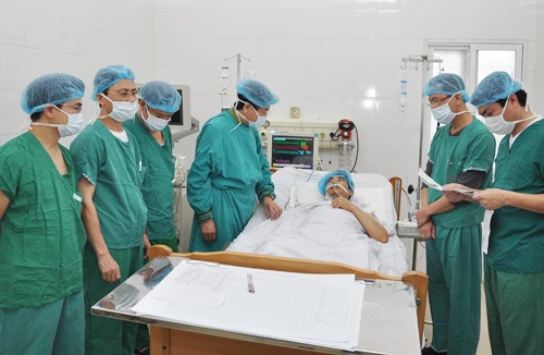 Lần đầu ghép thành công đồng thời thận-tụy