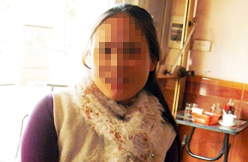 Những ngày bão táp của một hoa khôi phải giả vờ lên cơn động kinh để tránh… tiếp khách