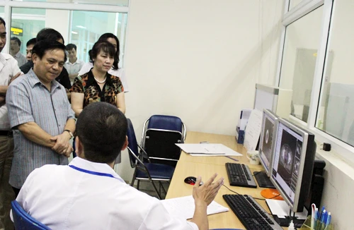 Xã hội hóa y tế: Lúng túng triển khai, dễ nảy sinh tiêu cực