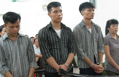 Cán bộ quản lý đất đai “luộc” đất công