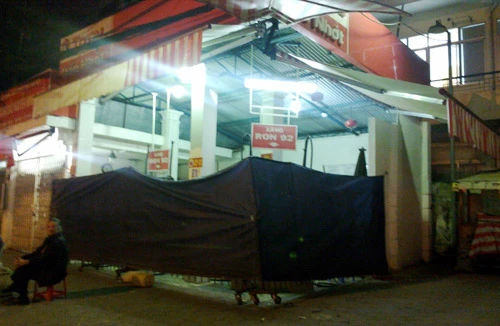 Cây xăng đóng cửa sớm