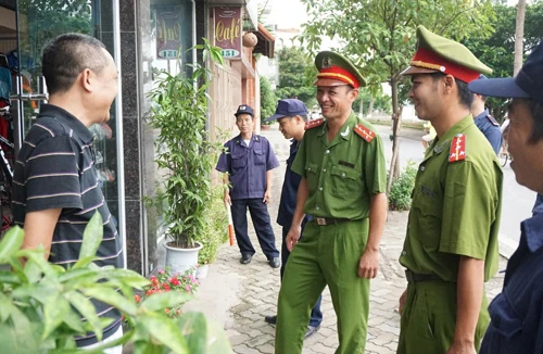 Chợ phiên giữa phố vẫn trật tự, văn minh