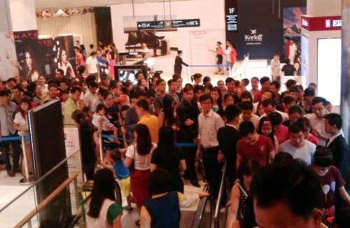 Khai trương Lotte: Đi háo hức, về bực dọc