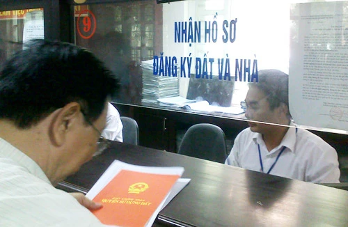 Chủ đầu tư cản trở cấp “sổ đỏ” cho người mua nhà