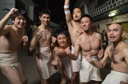 Lễ hội cởi trần đóng khố