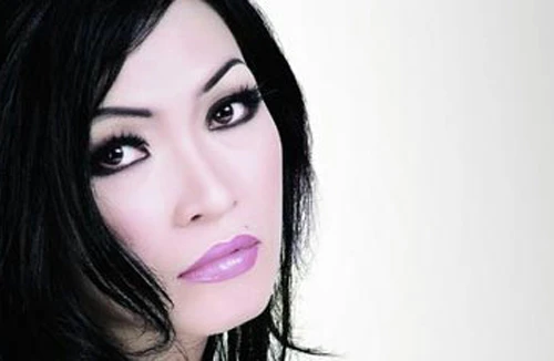 Khóc giả, khóc thật, độc, lạ và… mới