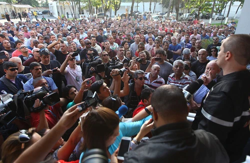 Chủ nhà World Cup căng thẳng vì đình công