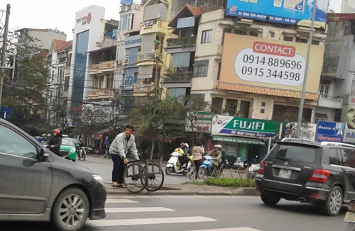 Đi bộ qua đường Kim Mã: Đánh cược với số phận