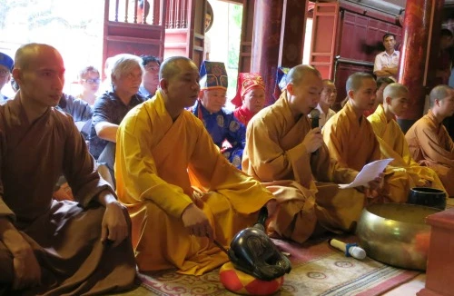 Lửa thiêng thắp tinh thần dân tộc