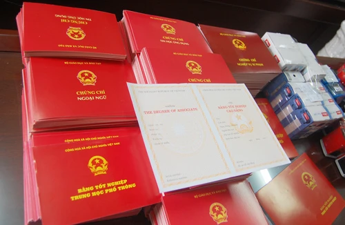 Đường dây làm giấy tờ giả với số lượng cực lớn