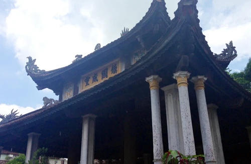 Đình cổ chờ sập vì thiếu tiền!