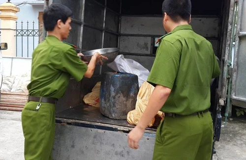 Liên tiếp bắt hàng lậu, thực phẩm độc hại