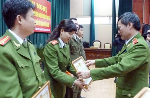 Hoàn thành thí điểm cấp đổi sổ hộ khẩu 