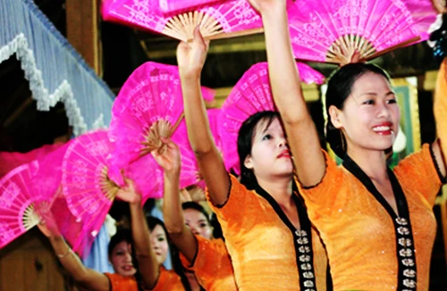 Chống chếnh say điệu xòe Mường Lò