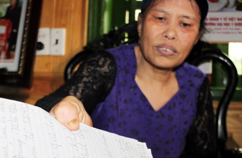 Người đàn bà chặt tay xây nhà