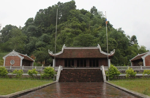 Kỳ lạ, núi Văn, núi Võ