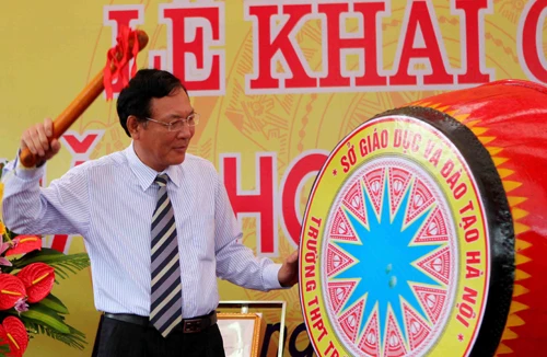 Bộ trưởng Bộ GD-ĐT dự khai giảng trường ngoại thành Hà Nội