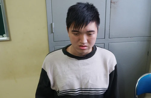 Xin ngủ nhờ rồi khoắng đồ