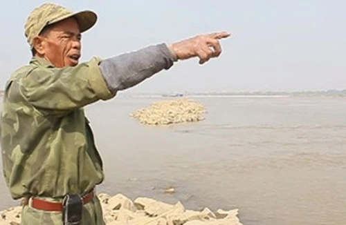 Người có “thần kinh thép” kể chuyện vớt xác và những “pha” cứu người tự tử 