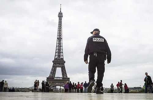 Pháp phá âm mưu khủng bố nhằm vào nhiều địa điểm nổi tiếng