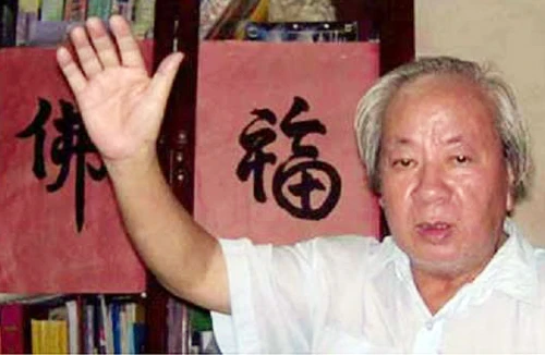 Gặp bác sĩ duy nhất trên thế giới tự tiêm vi khuẩn hủi vào người