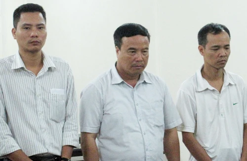 Bất ngờ kiểm tra xe biển số đẹp đỗ ở phố Lý Thường Kiệt, lần ra hàng loạt xe gian