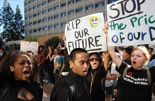 “Bom nổ chậm” trong sinh viên Mỹ