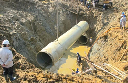 Ai phải chịu trách nhiệm trước pháp luật trong vụ vi phạm pháp luật vụ vỡ đường ống dẫn nước Sông Đà