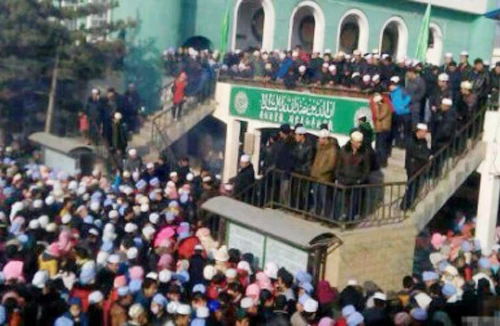 Tranh giành thức ăn, 14 người chết thảm