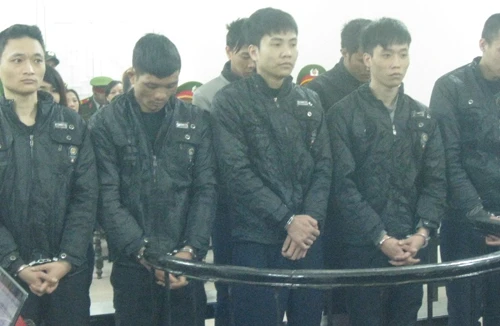 Từ chiếc ví mất trong quán tẩm quất...