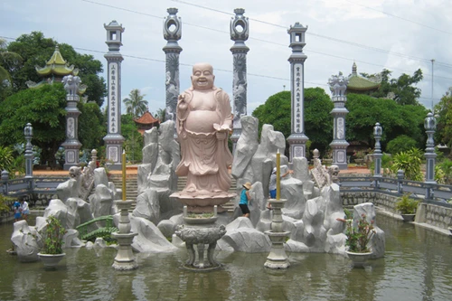 Chuyện kỳ lạ ở ngôi chùa bom rơi không nổ, tượng đồng tự động tìm về sau khi mất tích