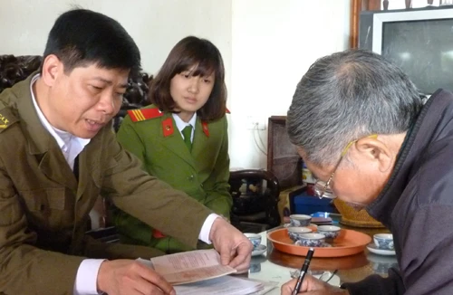 Công an huyện Hoài Đức: Cấp đổi 50.000 sổ hộ khẩu mới