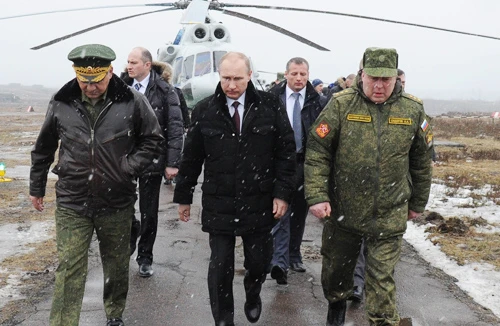 Quân sự hạ nhiệt, ngoại giao nóng lên