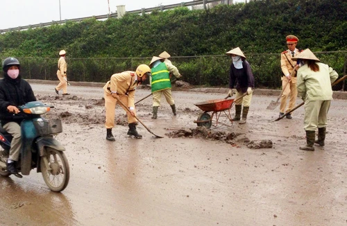 Hành động kịp thời của các chiến sỹ Cảnh sát giao thông