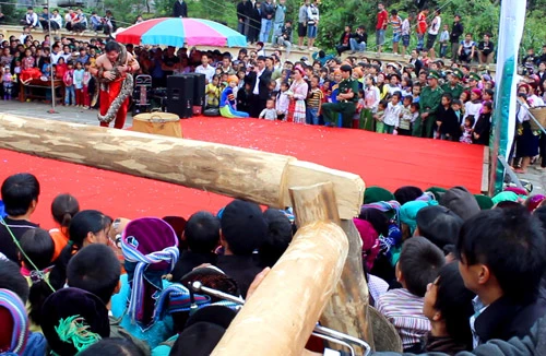 Chiều nay, bản vùng biên có hội…