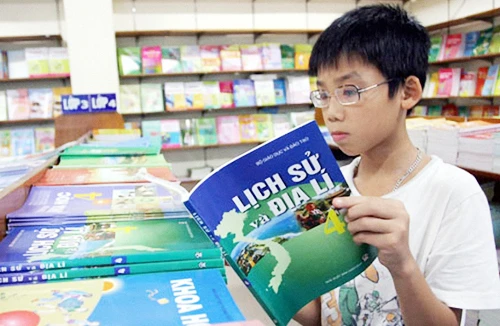 Cần xóa bỏ độc quyền viết sách giáo khoa