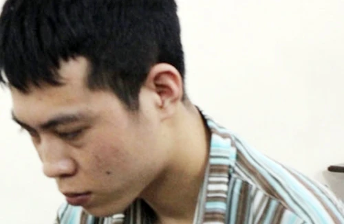 Bị từ chối yêu, rút dao đâm bạn gái 