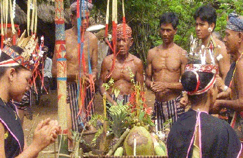 Chuyện bùa ngải của người M’nông và hình phạt khủng khiếp “bắt vợ con đền mạng”