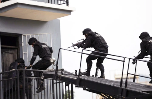 15 giây bắn hạ 5 kẻ thảm sát ở Côn Minh 