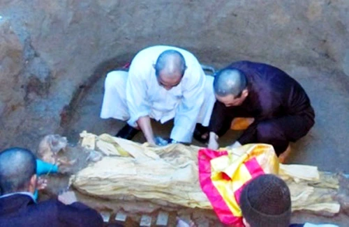 Di cốt hòa thượng đã chôn mấy chục năm mà không phân hủy
