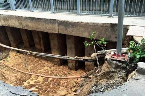 Phong tỏa đường Trường Sa để điều tra vụ xuất hiện "hố tử thần"