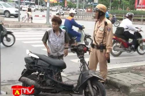 Xử lý xe mô tô cũ nát, xe 3 bánh tự chế