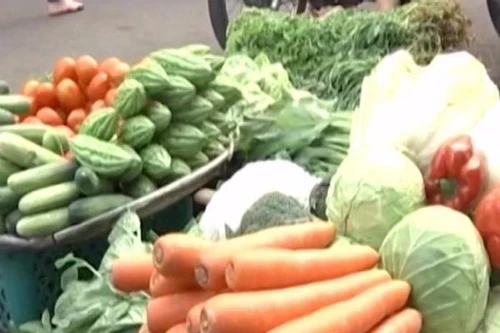 Thực phẩm rau xanh Hà Nội tăng theo mưa