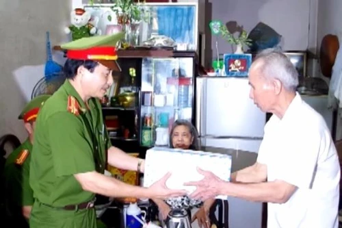 Tặng quà gia đình chính sách tại quận Bắc Từ Liêm