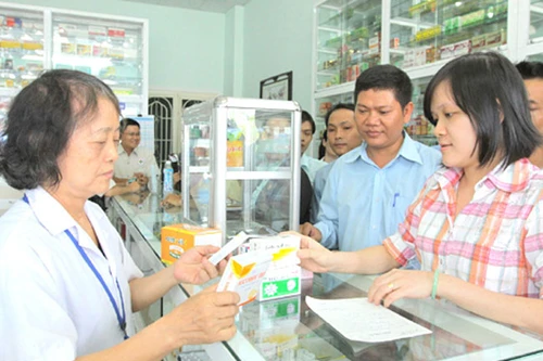 Đường đi lòng vòng đẩy giá thuốc