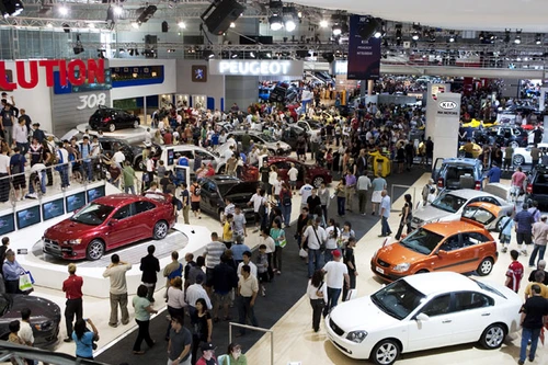 Cuối năm, nhu cầu mua xe tăng mạnh