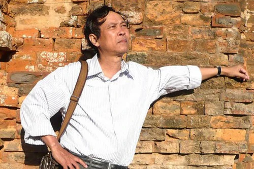 Nhà thơ Nguyễn Việt Chiến nhận Giải thưởng VHNT Thủ đô 2016