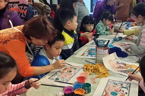 Cùng bé khám phá tranh Tết 2017